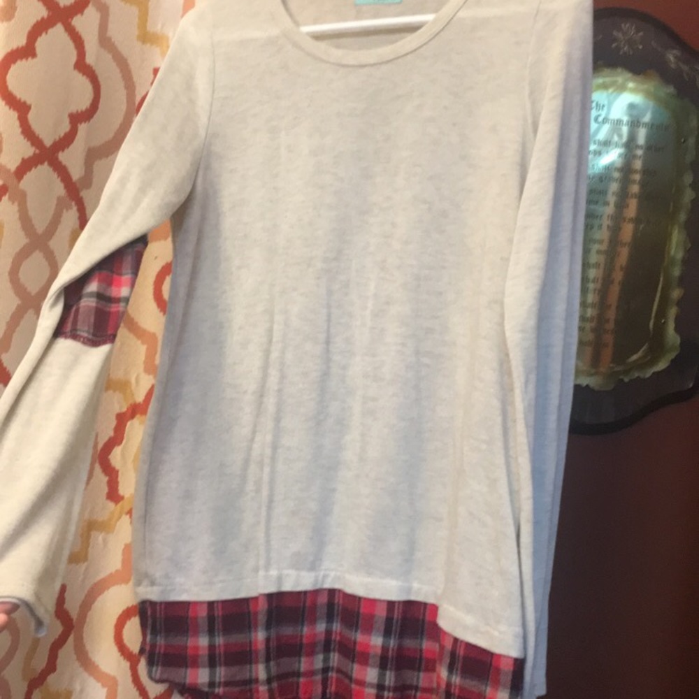 A trendy long sleeve plaid and cream shirt
